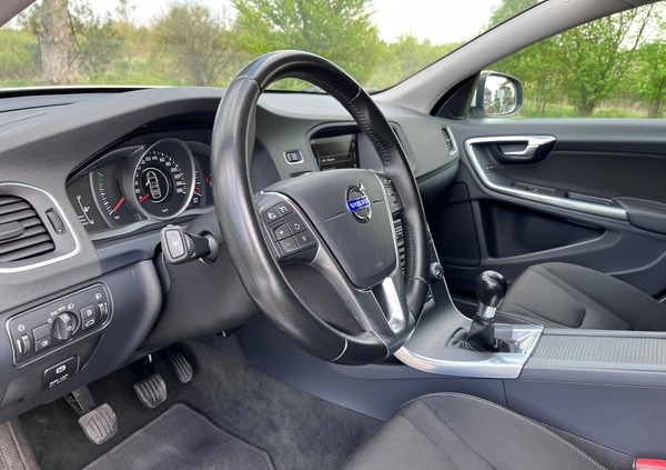 Volvo V60 cena 40900 przebieg: 253000, rok produkcji 2013 z Warszawa małe 781